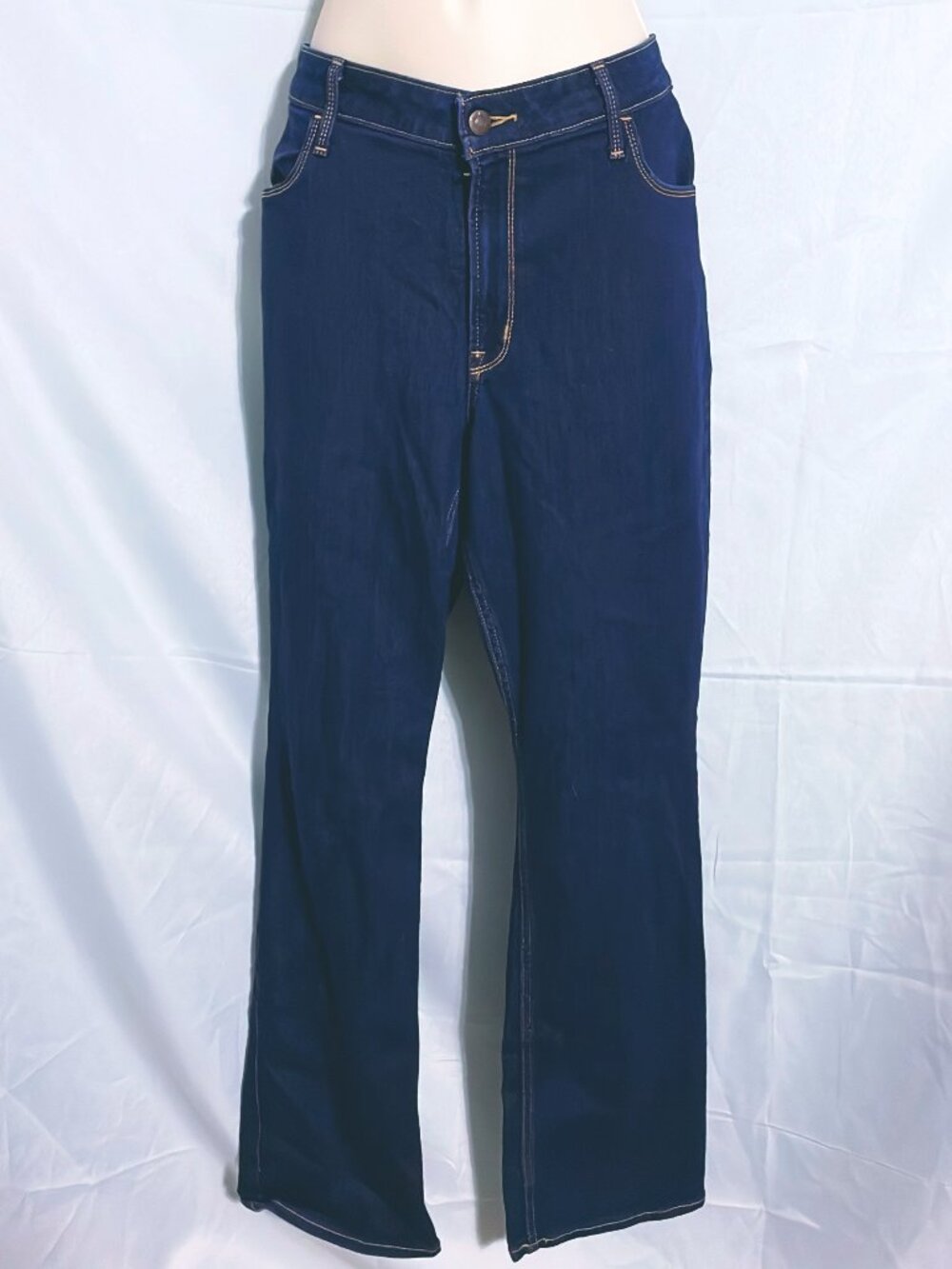 Old Navy Mid-Rise Wow Boot-Cut Jeans Size 16
